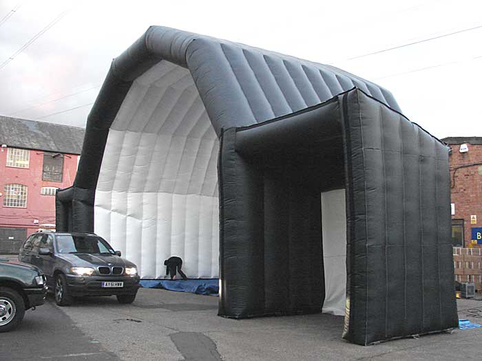 /editor_files/svart scene med miksebord telt.jpg